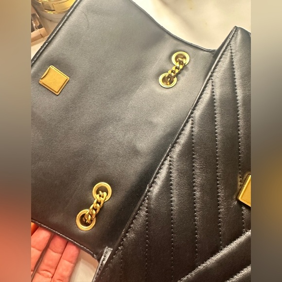 TORY BURCH KIRA CHEVRON CONVERTIBLE
SHOULDER BAG ((Authentic)) 2023 - Picture 15 of 16